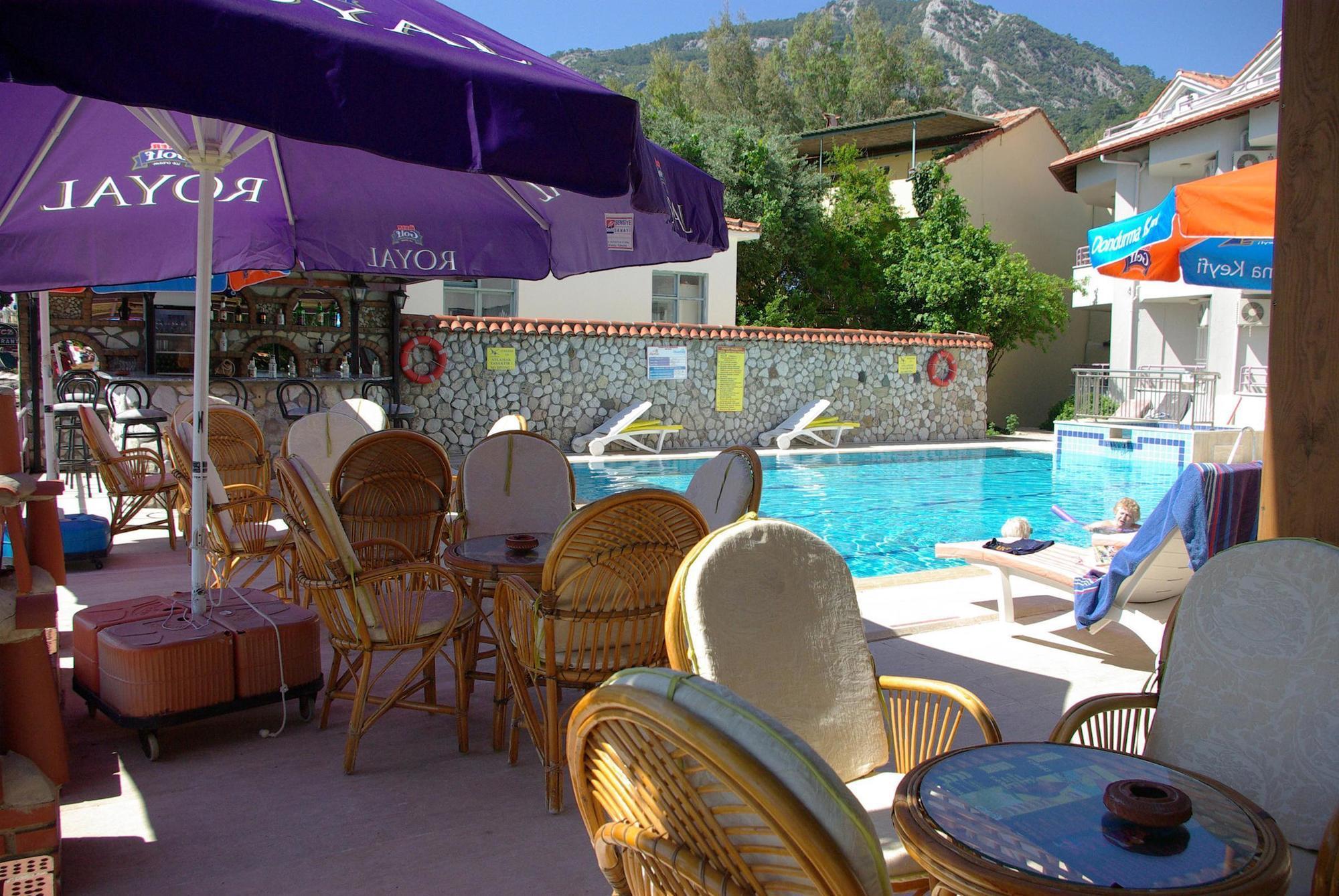 Zeybek Hotel Турунч Екстериор снимка